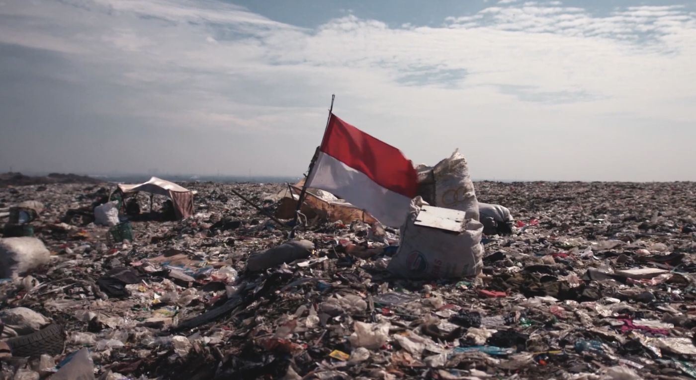 Still from Diam & Dengarkan