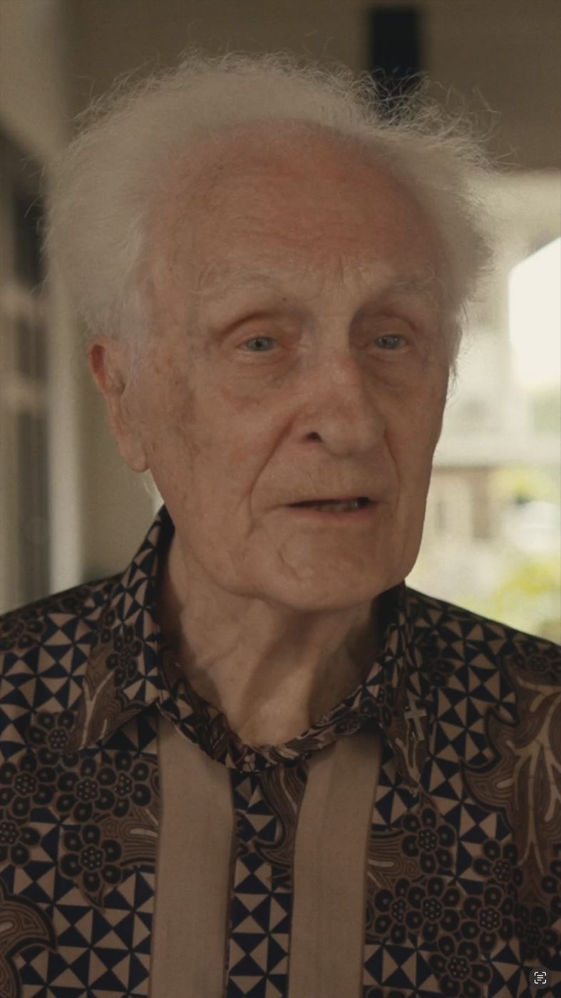Still from Terpejam untuk Melihat